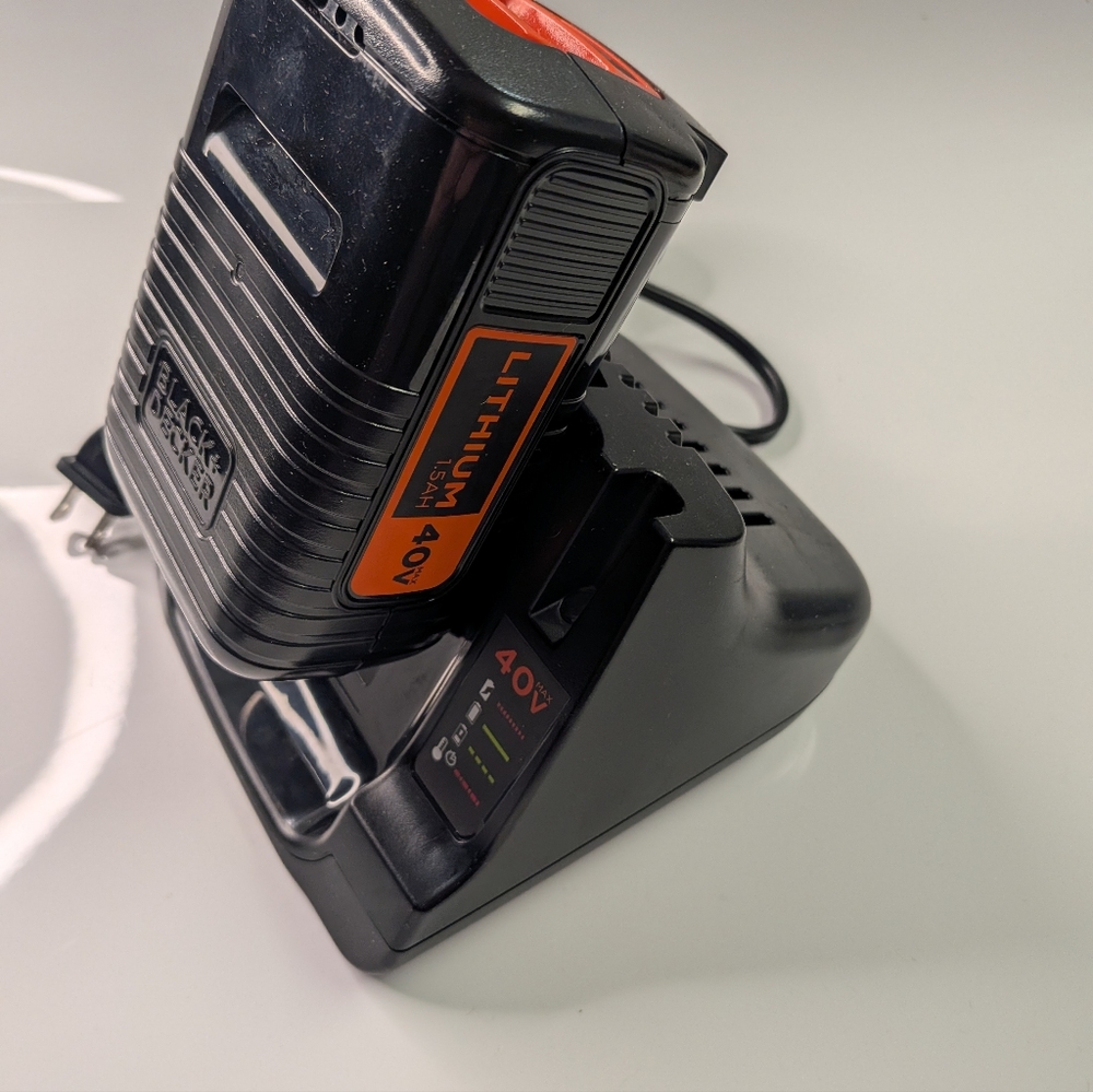 Black & Decker 40V Max Lithium Ion Battery 1.5Ah LBXR1540 & Charger LCS36​Descr